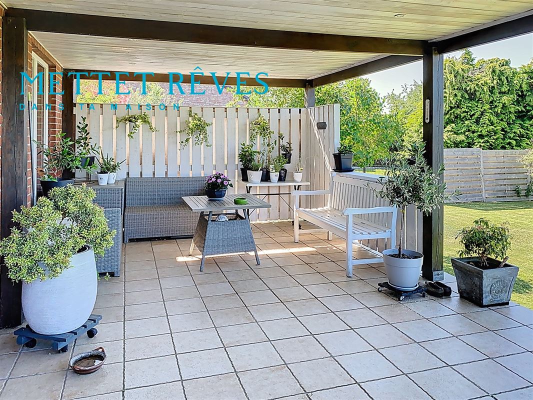 Villa 4 façades avec garage, agrémentée d’un grand jardin