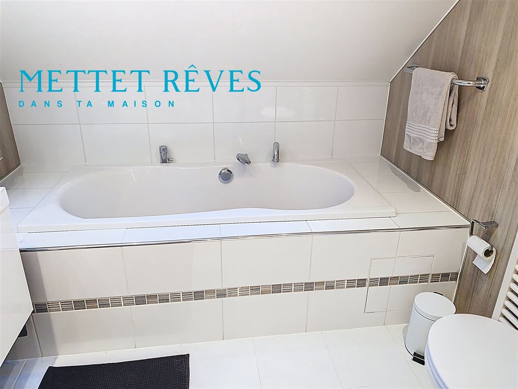 Villa 4 façades avec garage, agrémentée d’un grand jardin