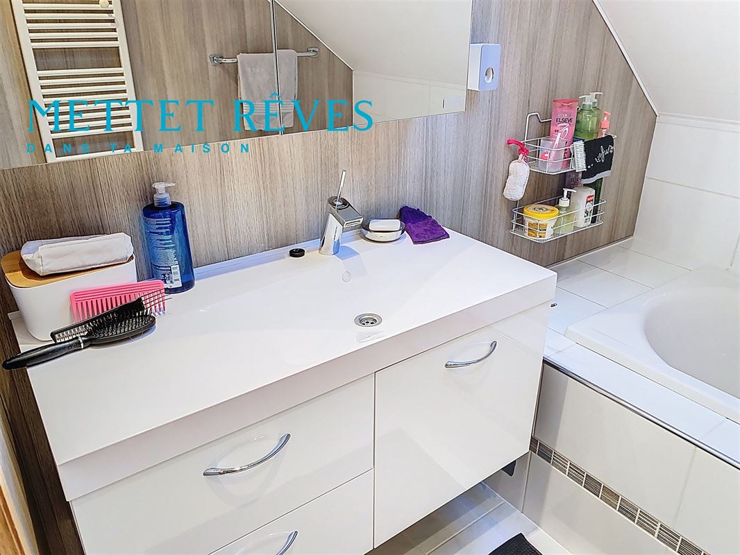 Villa 4 façades avec garage, agrémentée d’un grand jardin