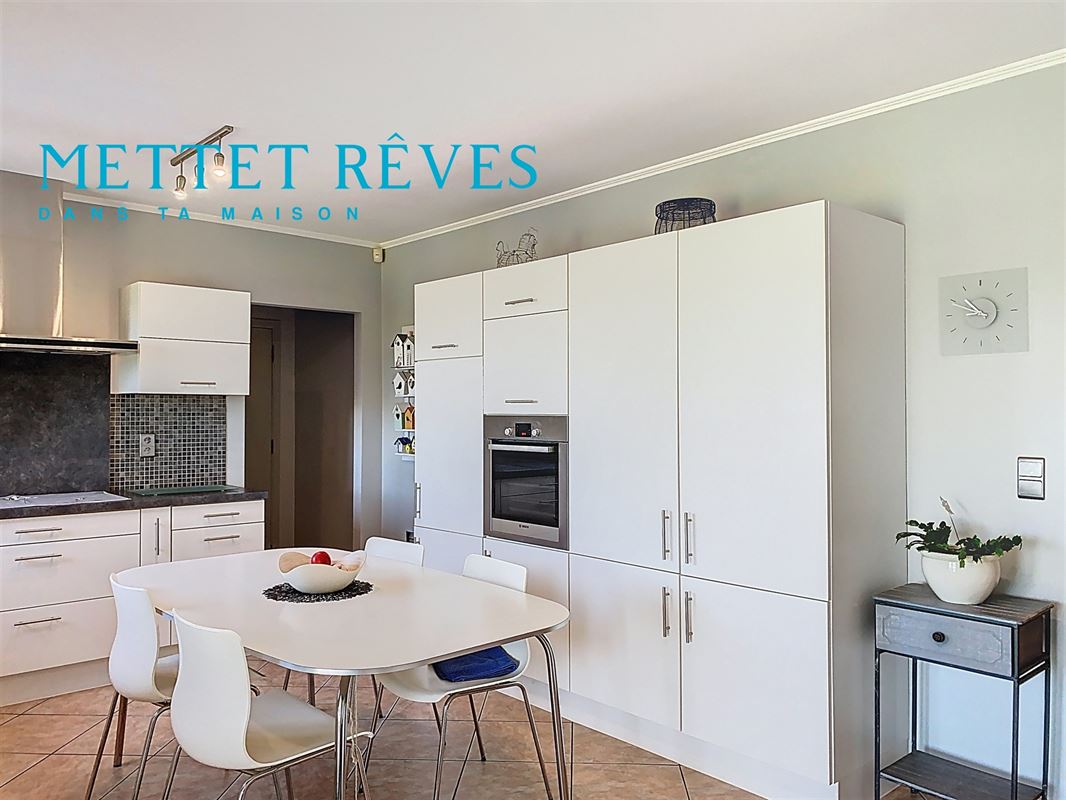 Villa 4 façades avec garage, agrémentée d’un grand jardin