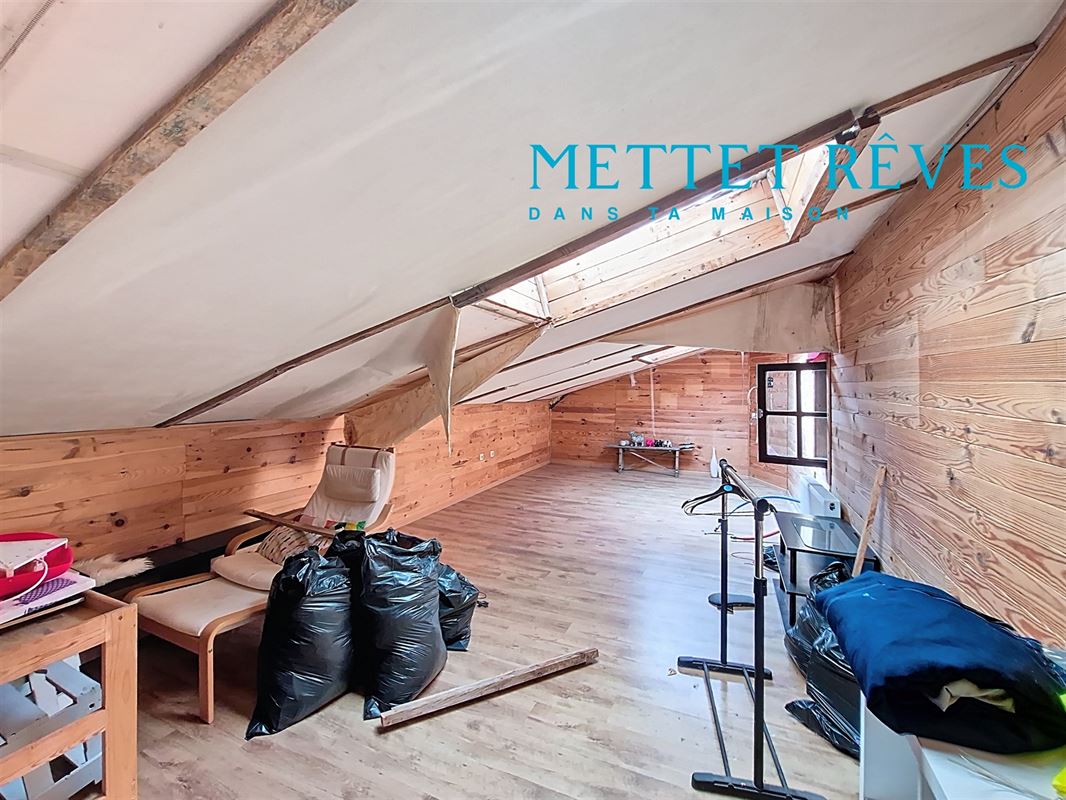 Entrepôt de 196 m² sur +-10 ares.