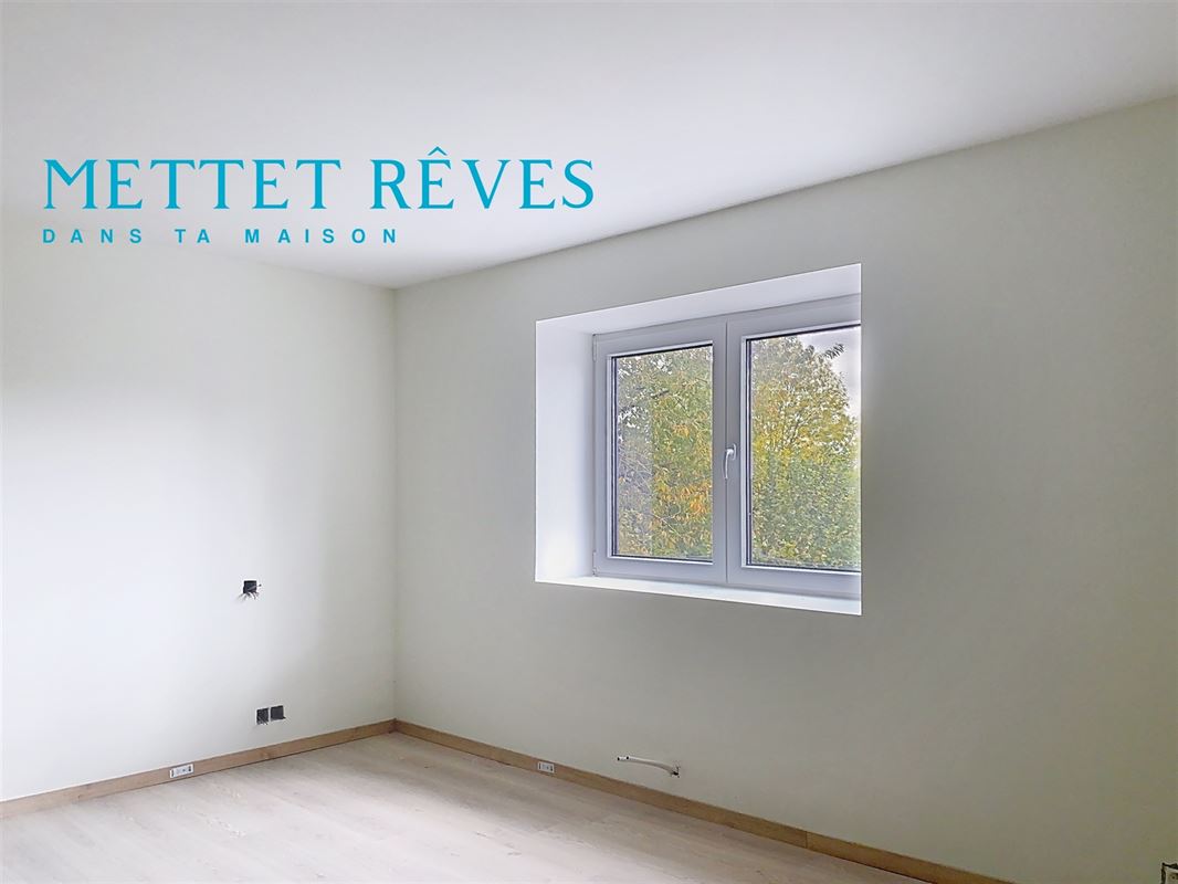 Maison de 3 façades+terrain à bâtir.