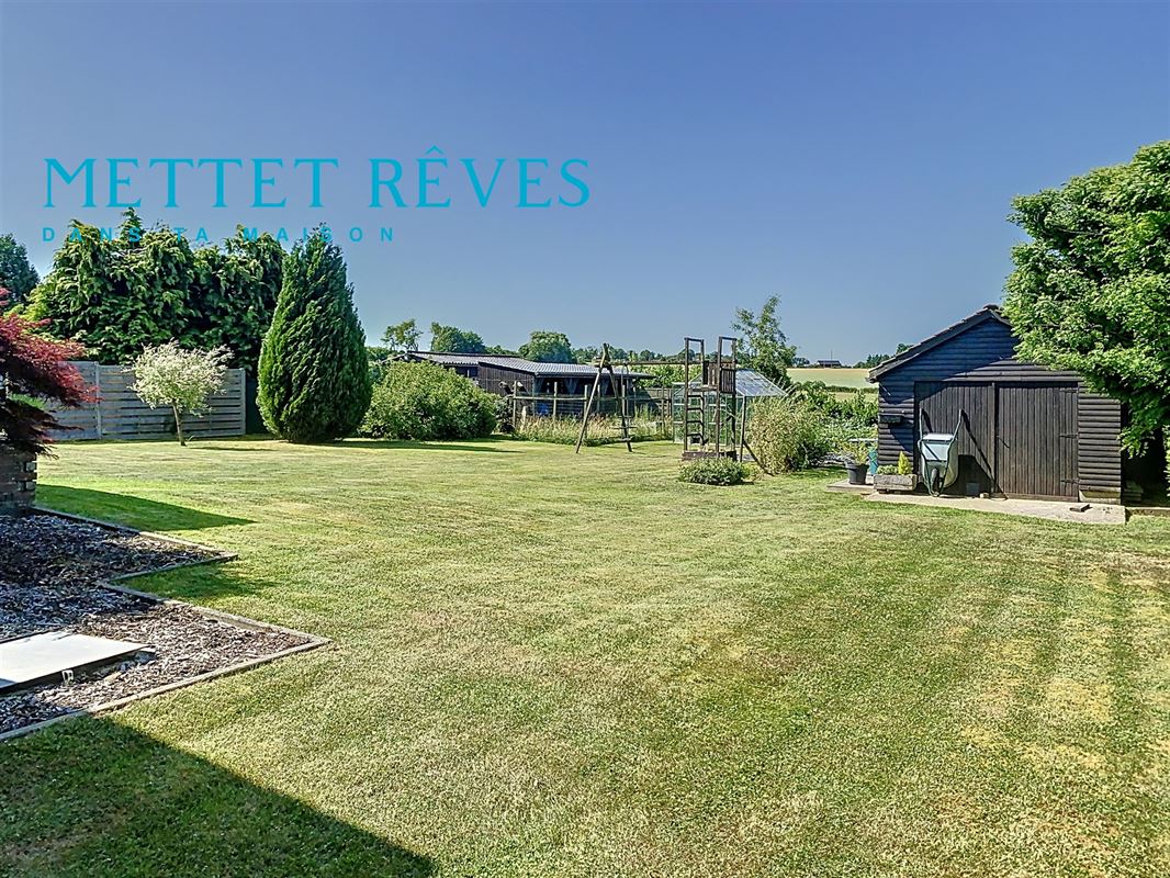 Villa 4 façades avec garage, agrémentée d’un grand jardin