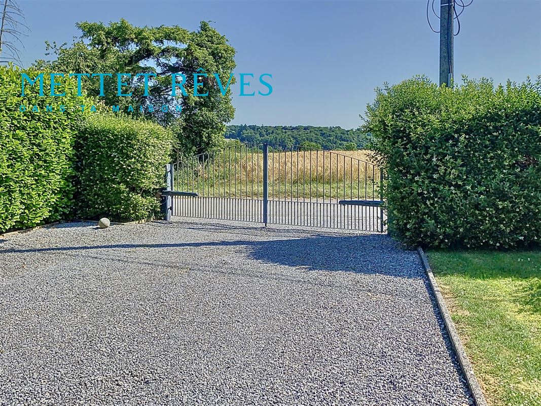 Villa 4 façades avec garage, agrémentée d’un grand jardin