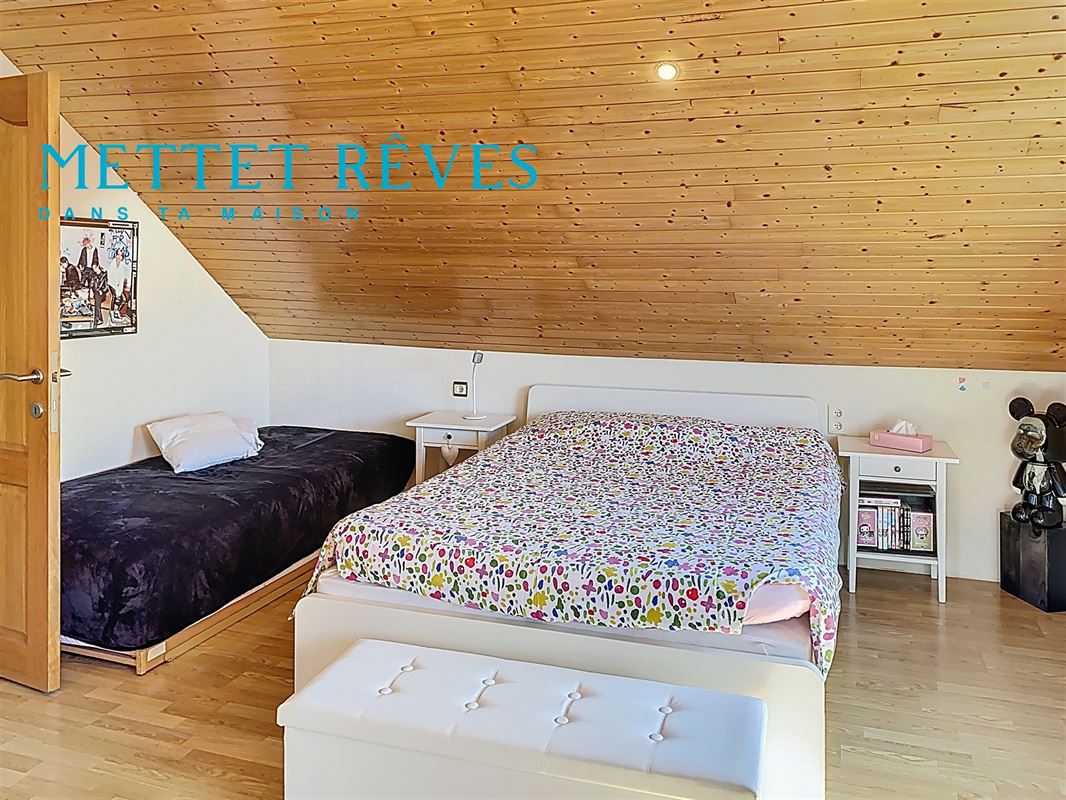 Villa 4 façades avec garage, agrémentée d’un grand jardin