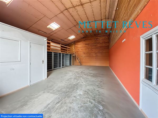 Entrepôt de 196 m² destiné au stockage, comprenant une conciergerie.