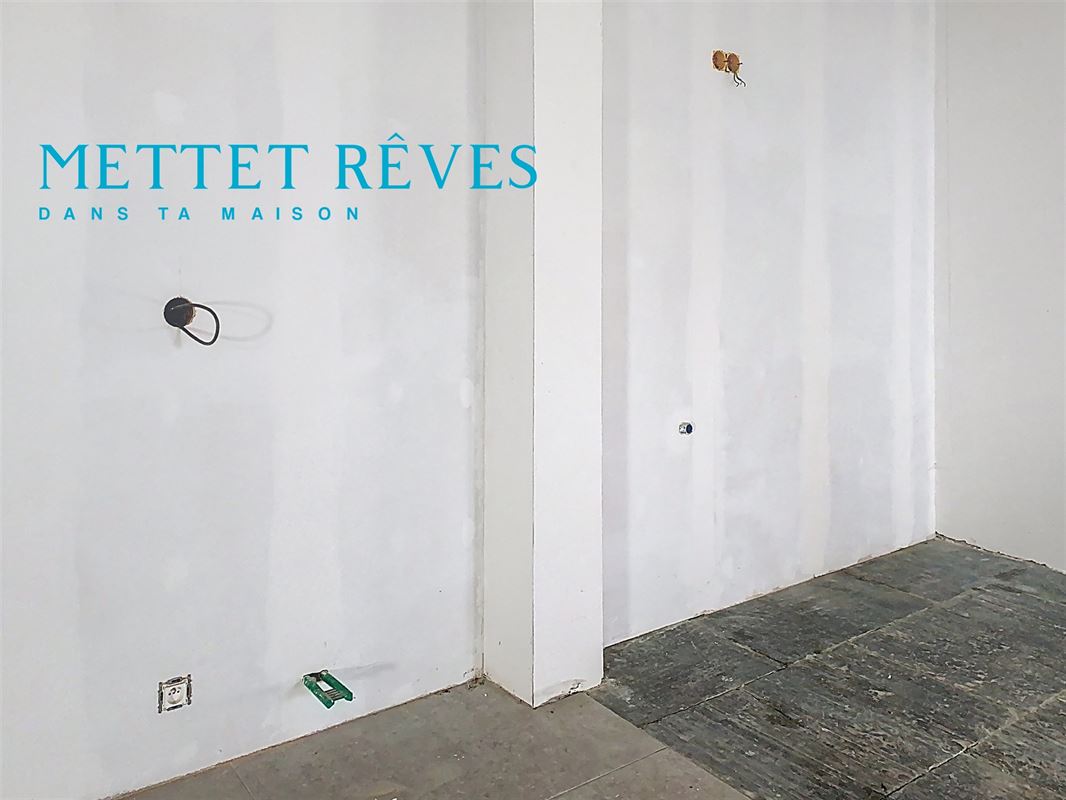 Maison de 3 façades+terrain à bâtir.