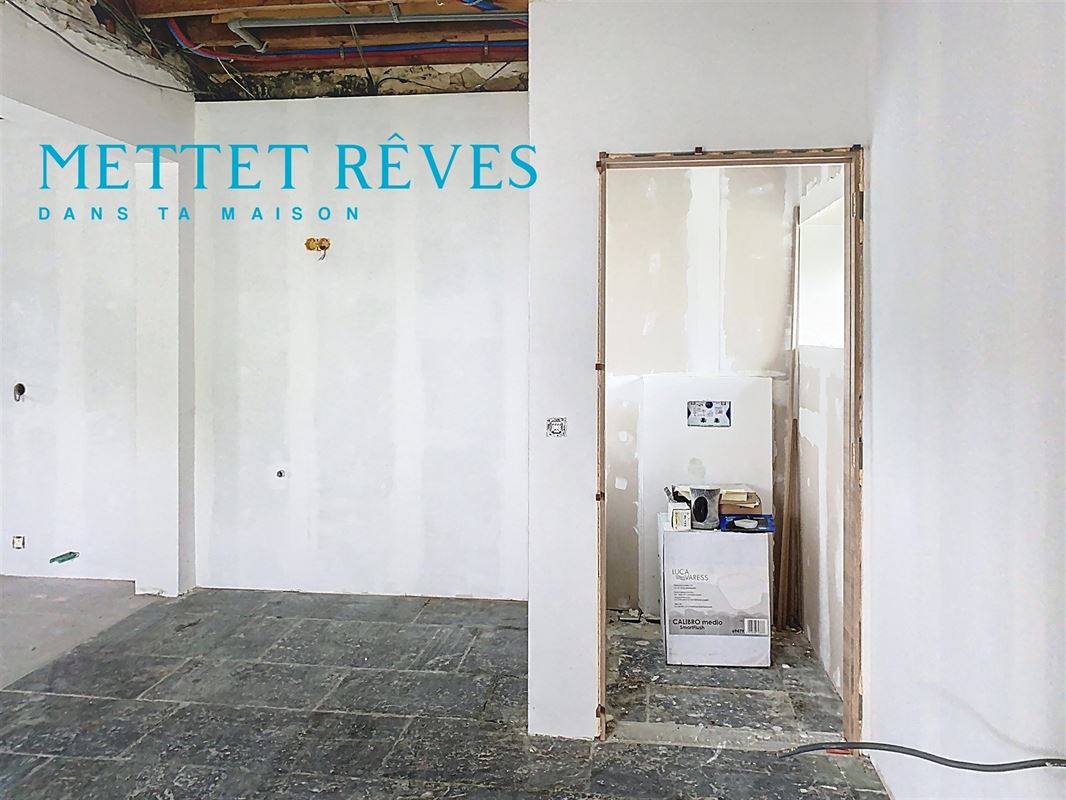 Maison de 3 façades+terrain à bâtir.