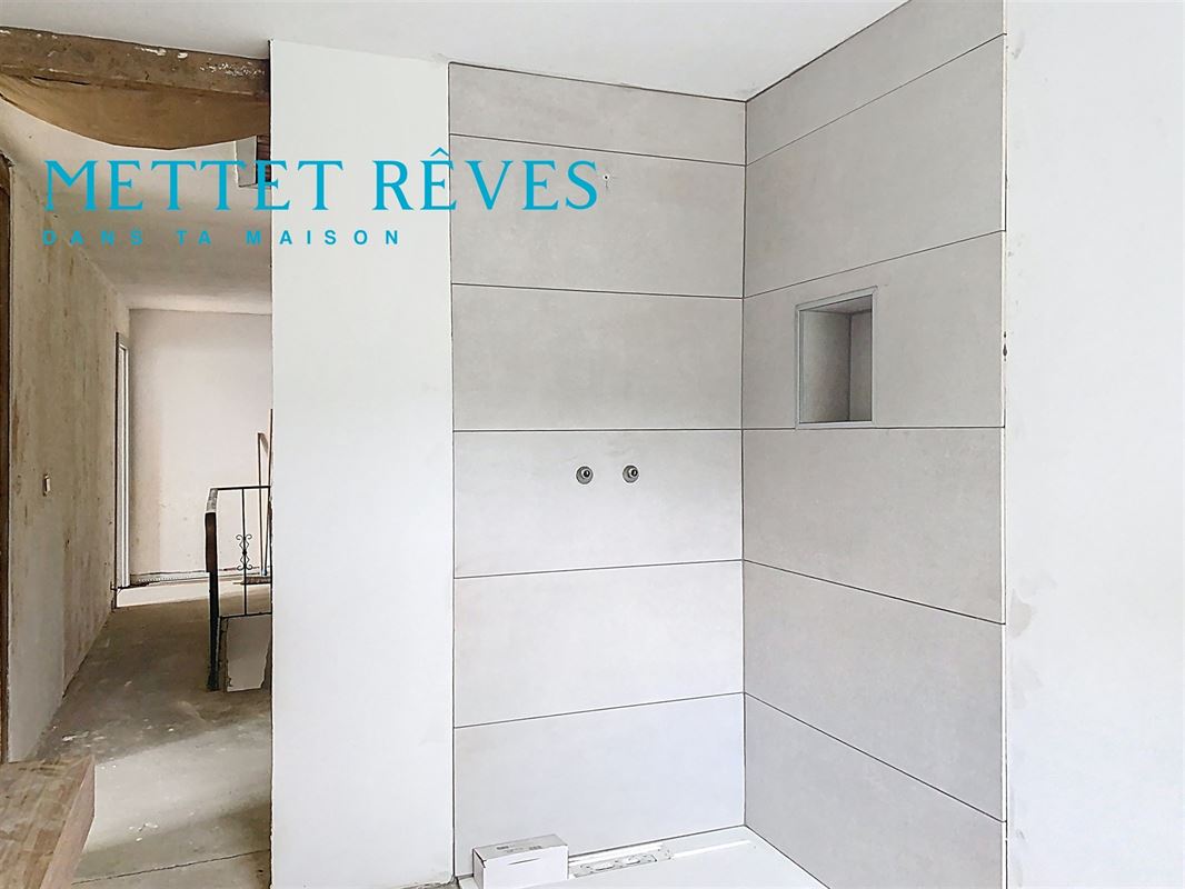 Maison de 3 façades+terrain à bâtir.