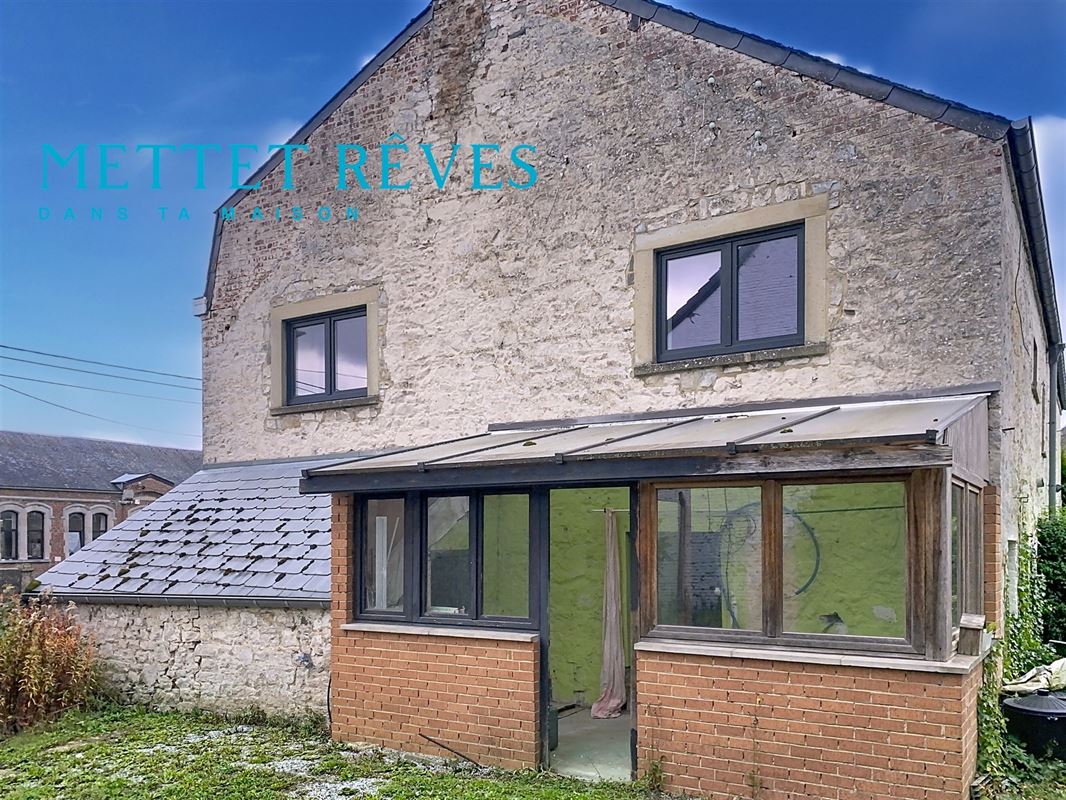 Maison de 3 façades+terrain à bâtir.