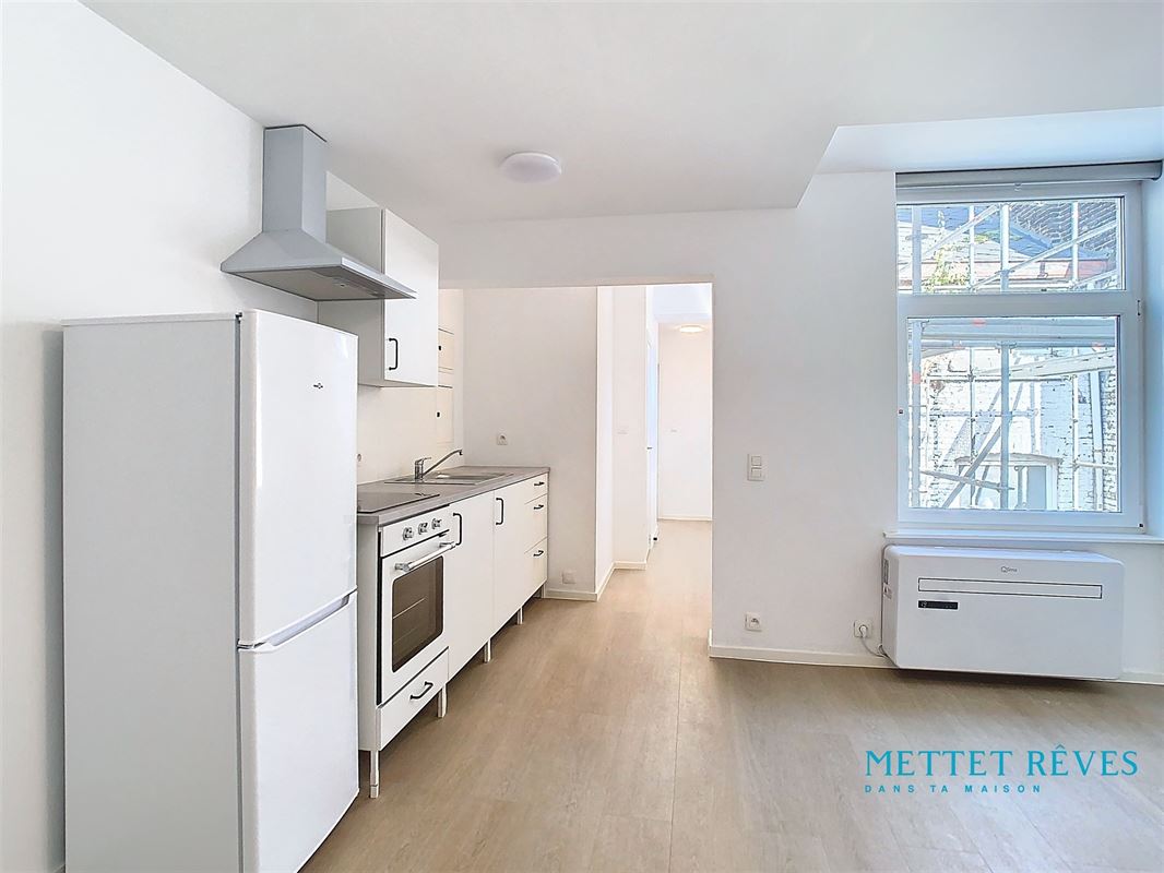 Studio neuf d'une chambre et salle de douche privée.