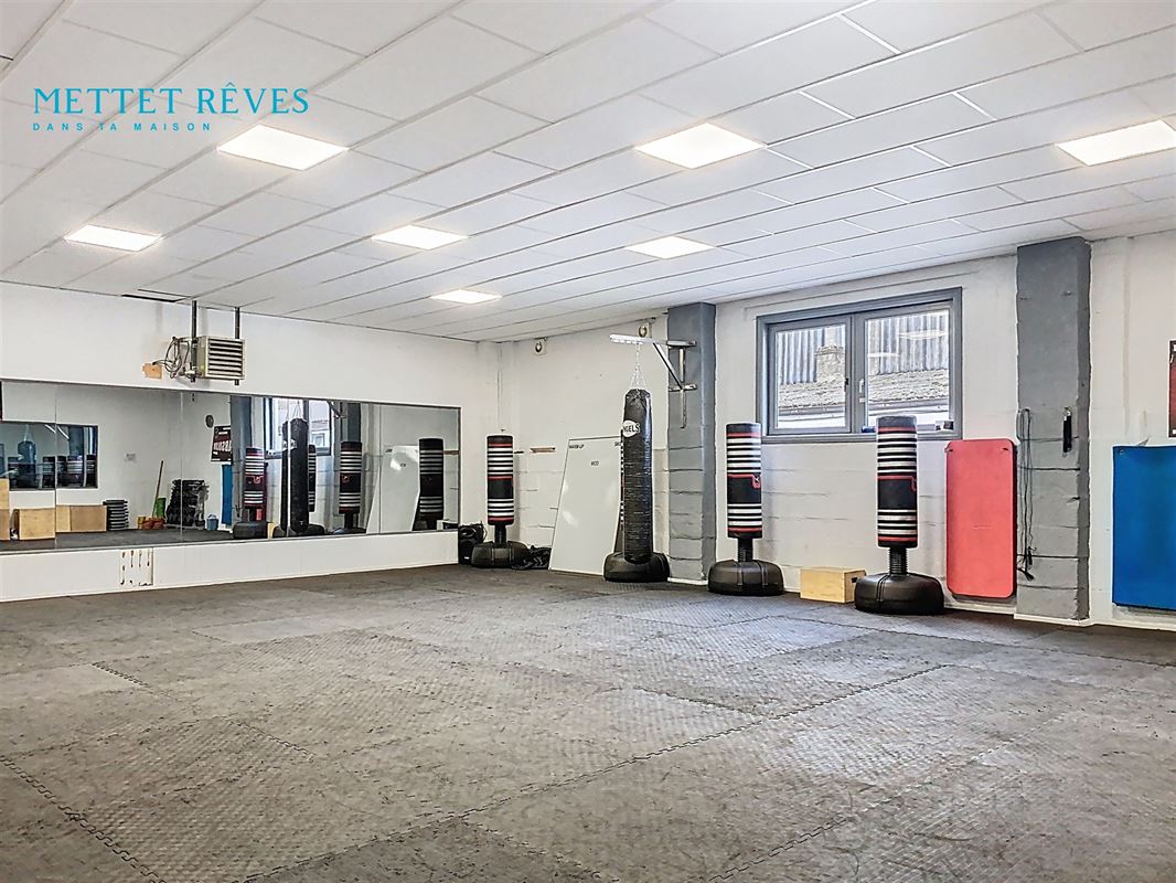 Espace commercial de 650 m2 à Ransart.