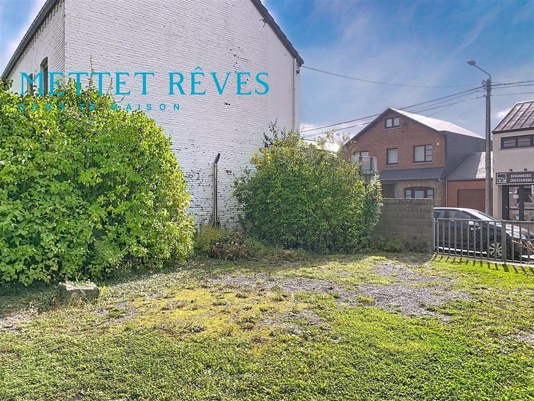 Maison de 3 façades+terrain à bâtir.