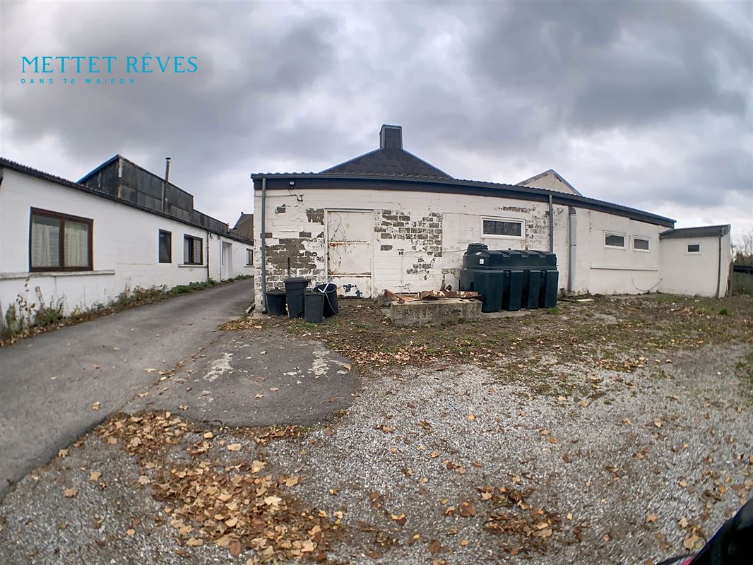 Espace commercial de 650 m2 à Ransart.
