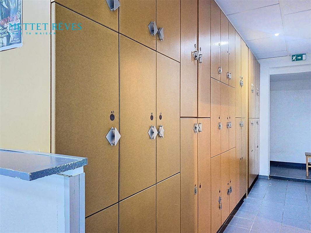 Espace commercial de 650 m2 à Ransart.