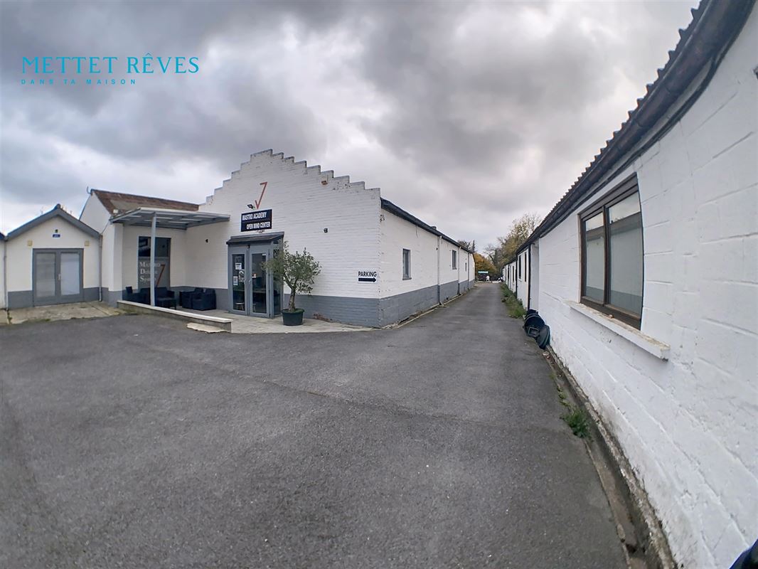 Espace commercial de 650 m2 à Ransart.