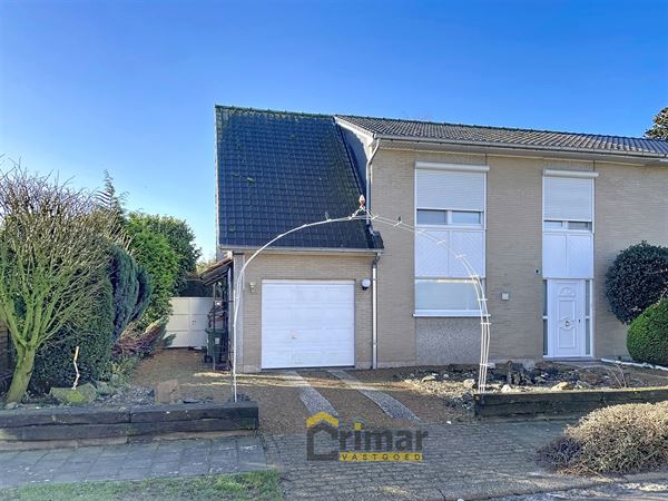 Lichtrijke HOB vlak bij het bospark met veelzijdige mogelijkheden, 4 slaapkamers, grote tuin en garage.