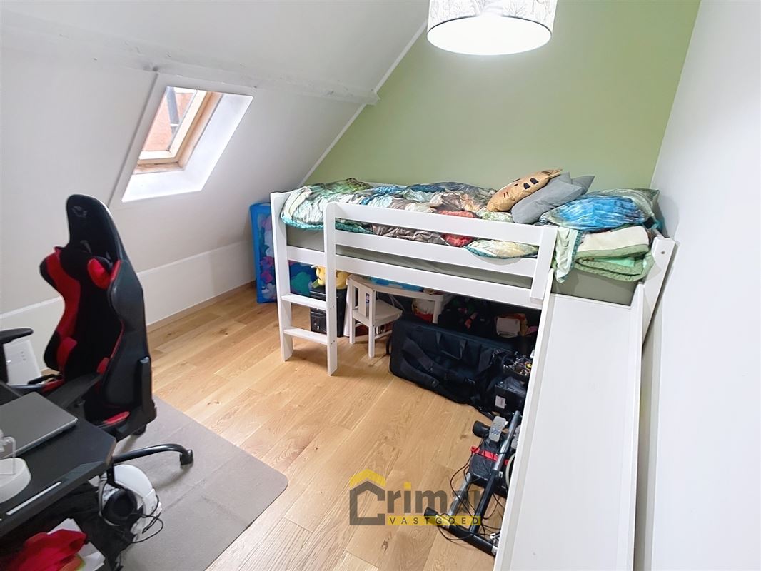 Goed onderhouden starterswoning met 3 slaapkamers en stadstuin, onmiddellijk bewoonbaar. EPC B.