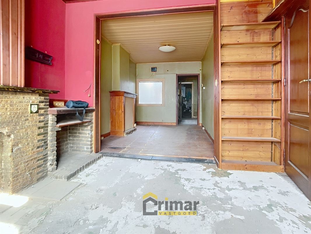 Burgerwoning met 4 slaapkamers en tuin, boordevol potentieel. Uitstekende ligging. Grondig te renoveren.