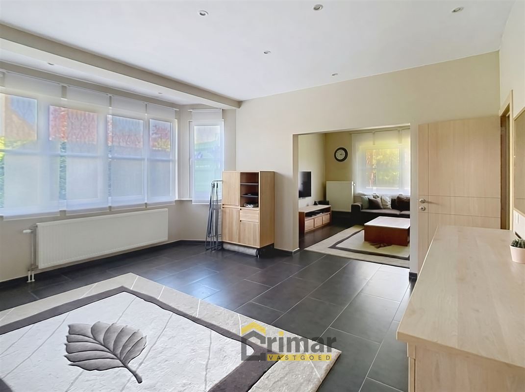 Open bebouwing met 3 slaapkamers, ideaal voor een gezin dat ruimte, comfort en een gezellige lichtrijke thuis zoekt.