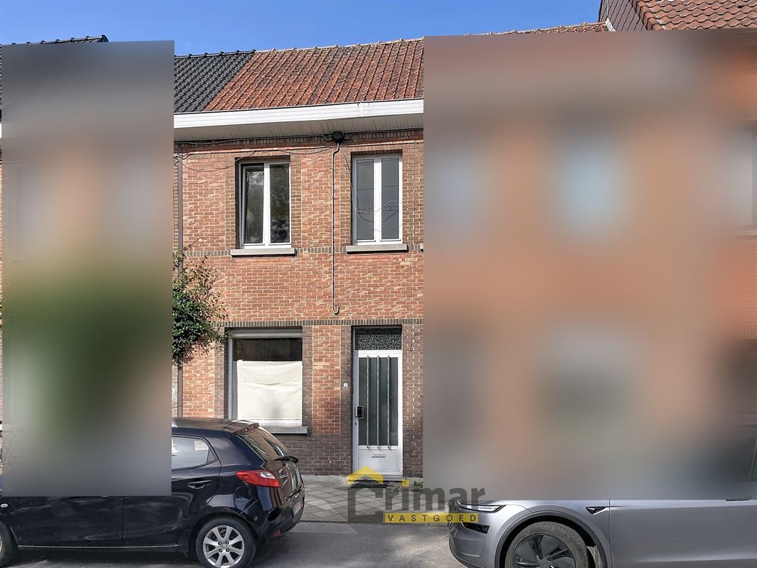 Te renoveren woning met meerdere slaapkamers en mooie tuin. Enorm potentieel! Voldoende parkeergelegenheid.