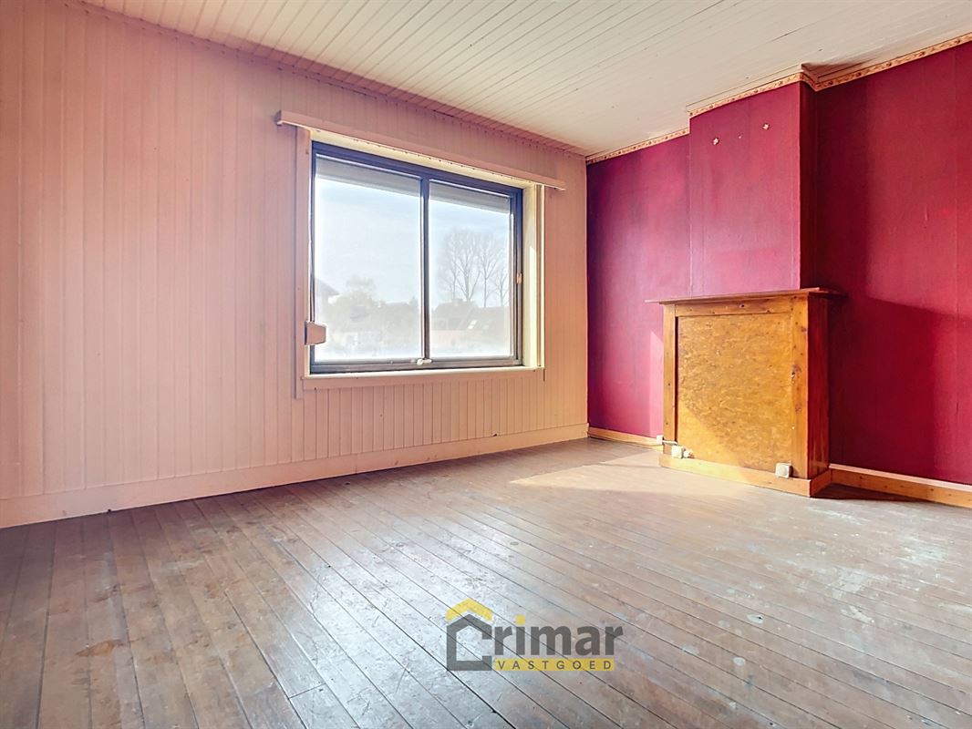 Burgerwoning met 4 slaapkamers en tuin, boordevol potentieel. Uitstekende ligging. Grondig te renoveren.