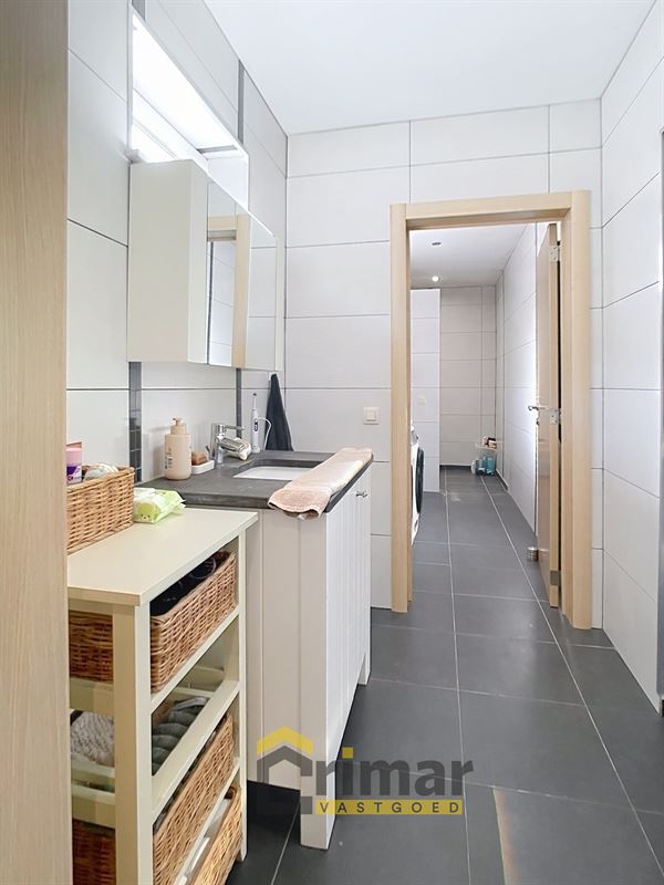 Open bebouwing met 3 slaapkamers, ideaal voor een gezin dat ruimte, comfort en een gezellige lichtrijke thuis zoekt.