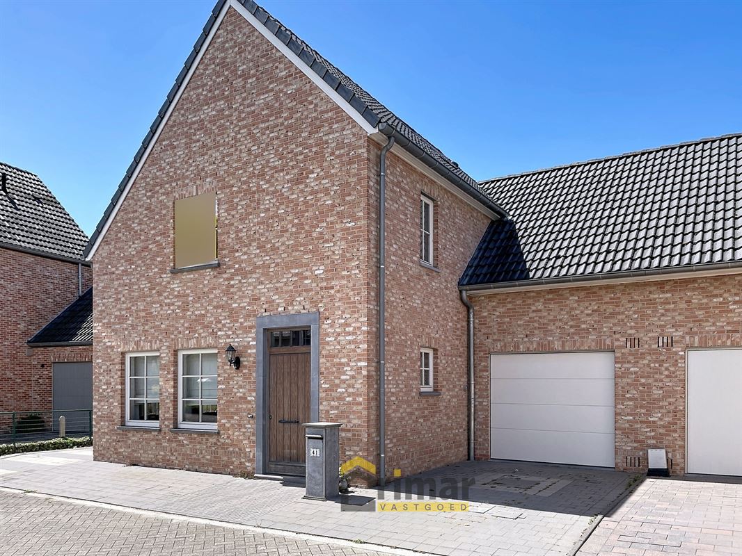 Energiezuinige gezinswoning met 3 slaapkamers, tuin en garage. Instapklaar. Rustige en residentiële buurt.