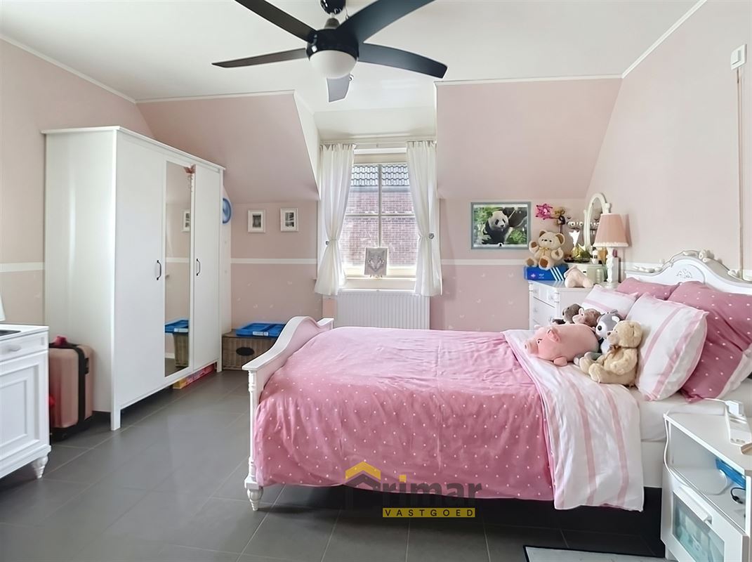 Energiezuinige gezinswoning met 3 slaapkamers, tuin en garage. Instapklaar. Rustige en residentiële buurt.