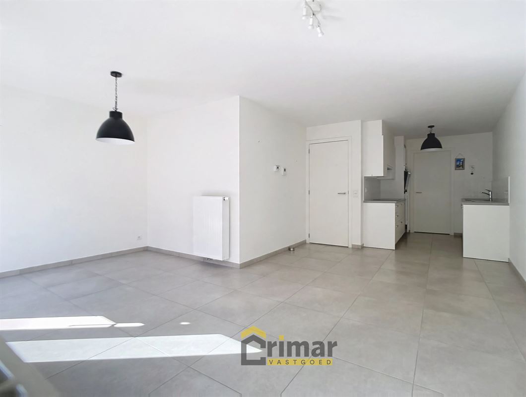 Instapklaar appartement van 2019, met zonnig terras en 2 slaapkamers. Topper voor een single.