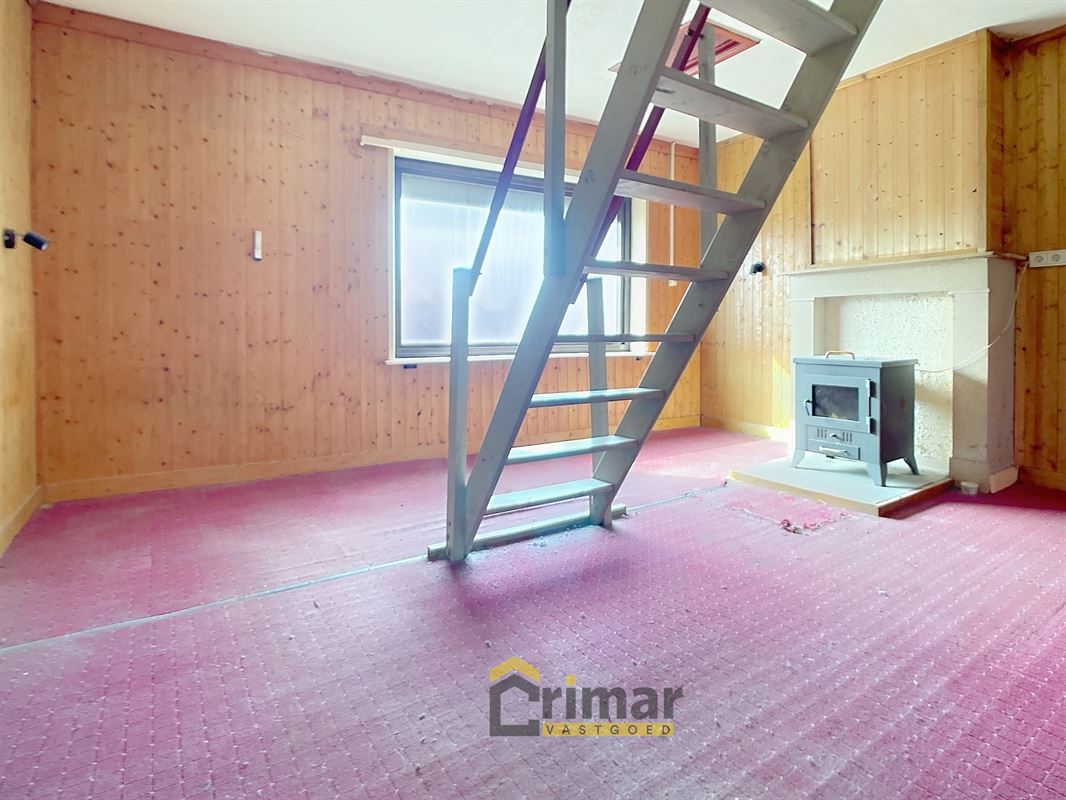Burgerwoning met 4 slaapkamers en tuin, boordevol potentieel. Uitstekende ligging. Grondig te renoveren.