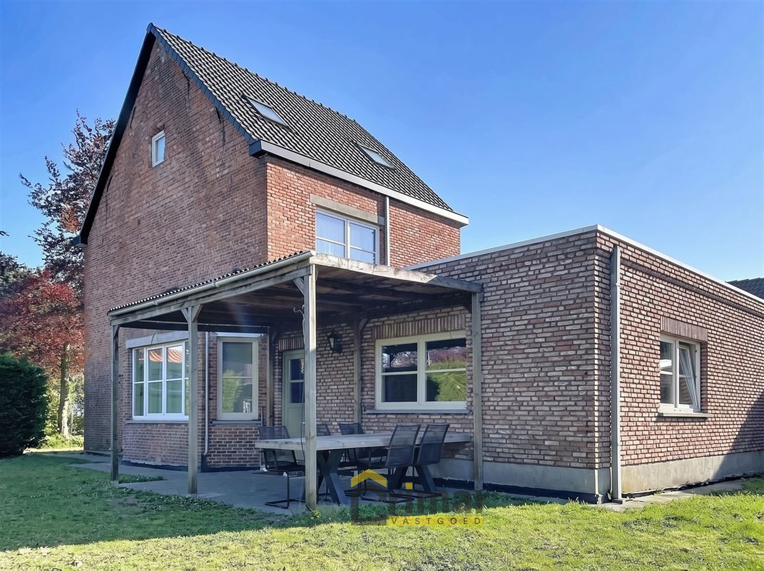 Open bebouwing met 3 slaapkamers, ideaal voor een gezin dat ruimte, comfort en een gezellige lichtrijke thuis zoekt.