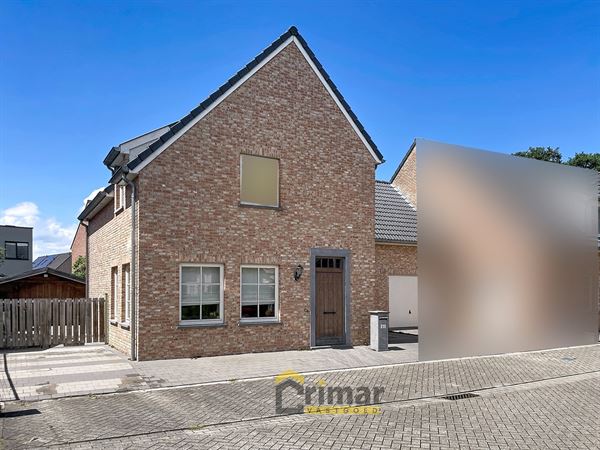 Energiezuinige gezinswoning met 3 slaapkamers, tuin en garage. Instapklaar. Rustige en residentiële buurt.