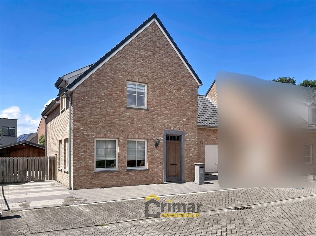 Recente instapklare HOB op een rustige, residentiële ligging, 3 slaapkamers, tuin en garage. EPC label B.