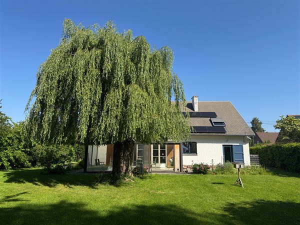 Maison 4 façades avec jardin et espace indépendant