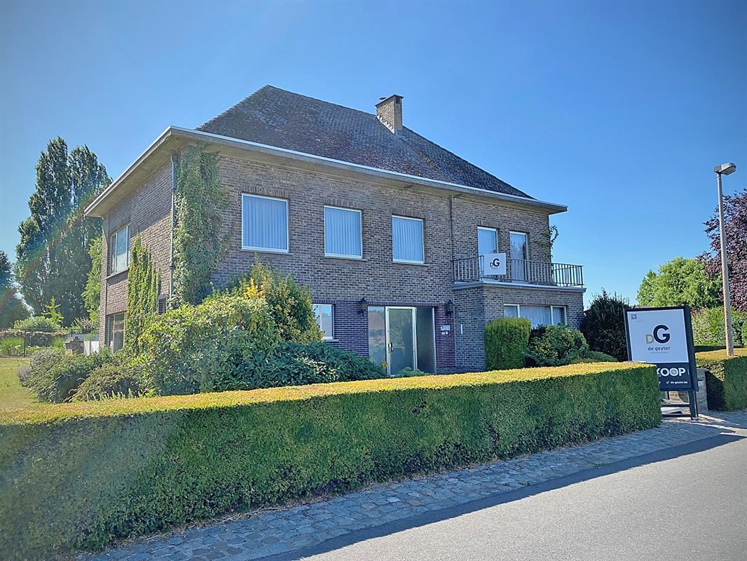 TE RENOVEREN karaktervolle VILLA op een perceel van 1.431m²