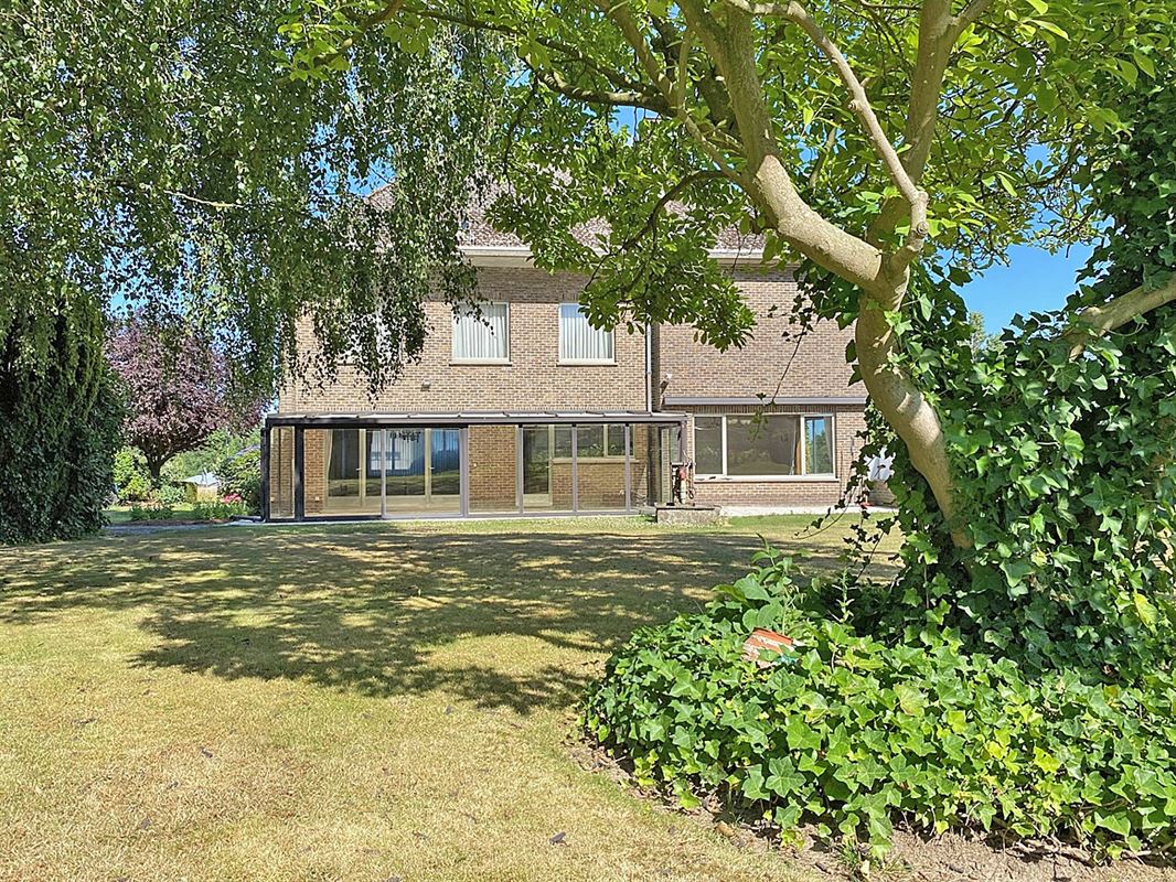 TE RENOVEREN karaktervolle VILLA op een perceel van 1.431m²