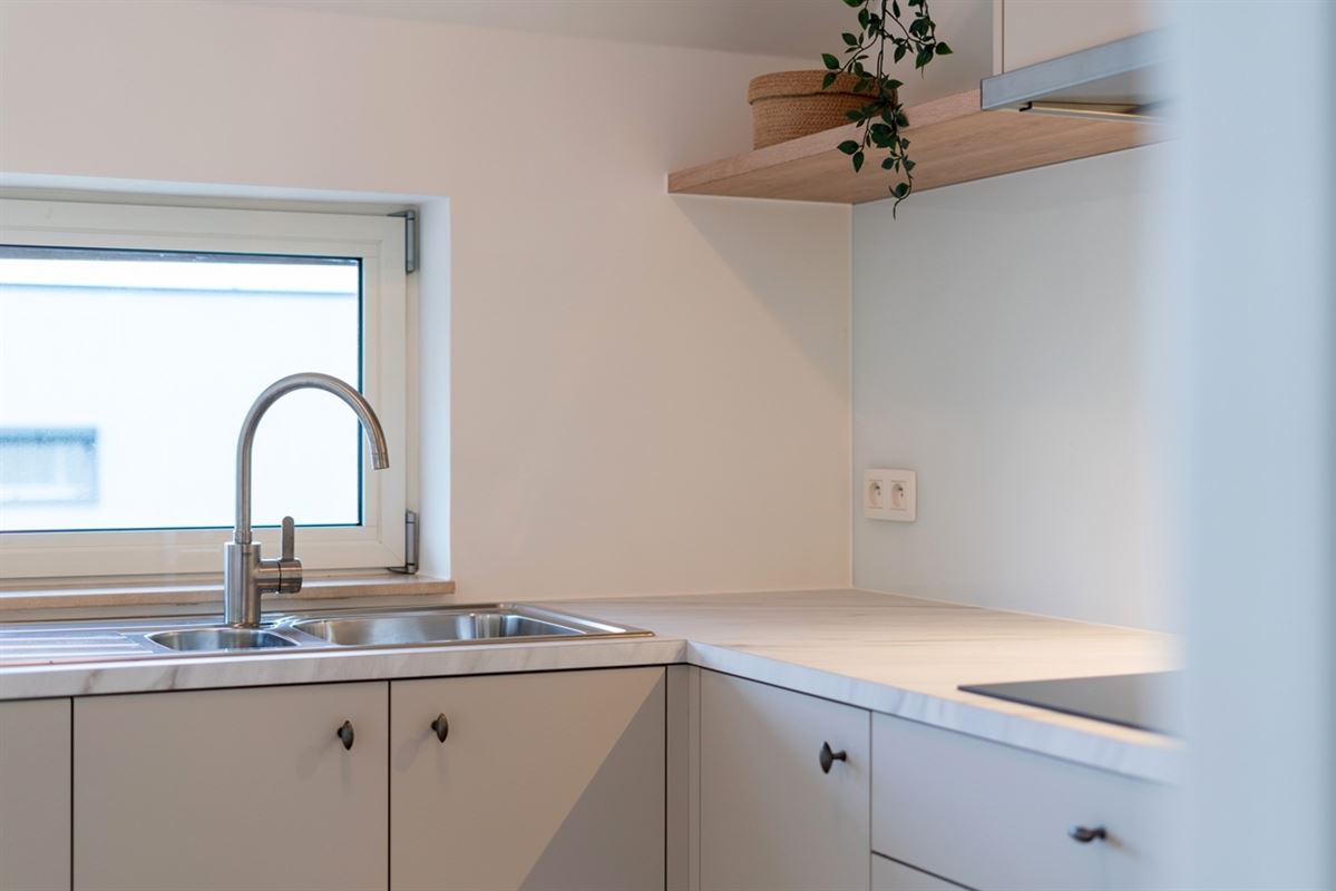 Instapklaar APPARTEMENT met 2 slaapkamers en autostaanplaats