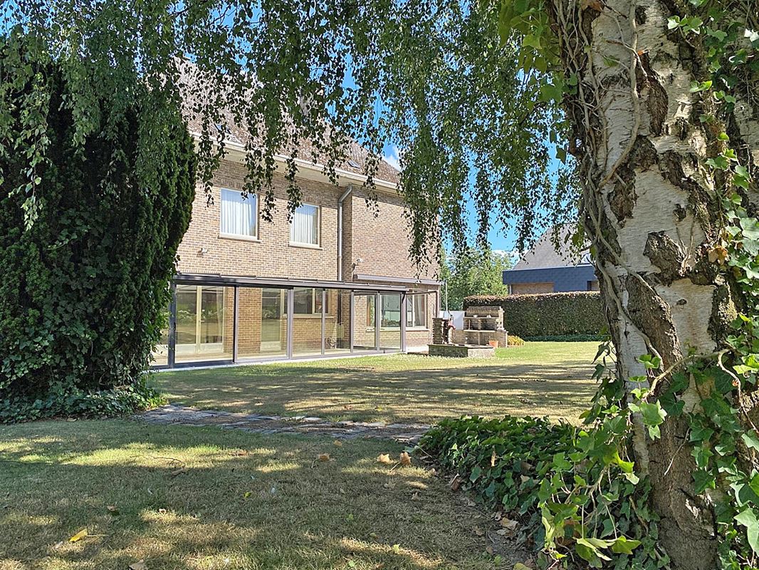 TE RENOVEREN karaktervolle VILLA op een perceel van 1.431m²