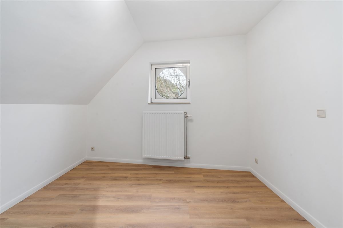 Instapklaar APPARTEMENT met 2 slaapkamers en autostaanplaats