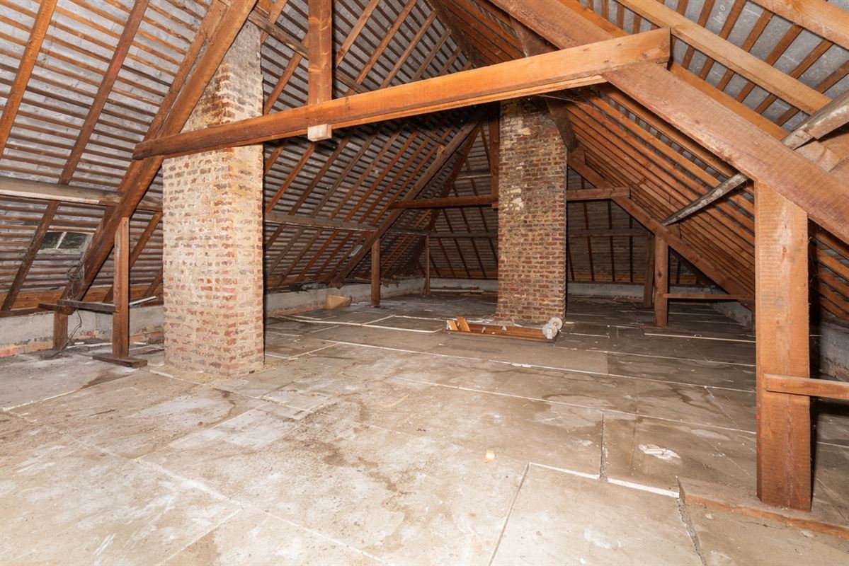 TE RENOVEREN karaktervolle VILLA op een perceel van 1.431m²