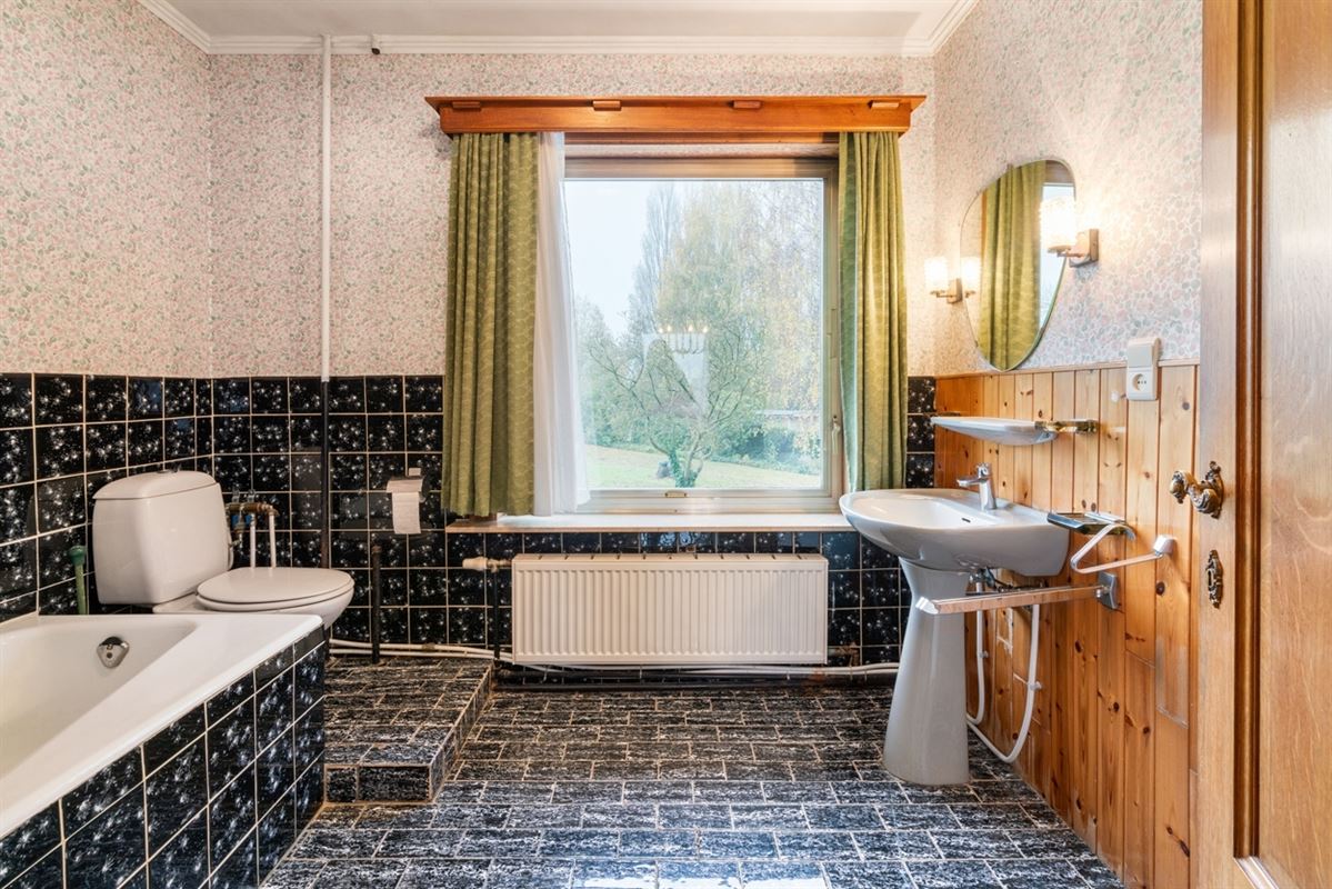 TE RENOVEREN karaktervolle VILLA op een perceel van 1.431m²