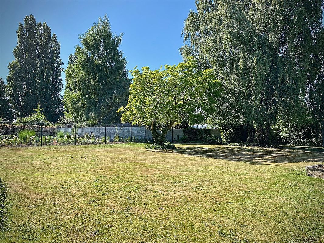 TE RENOVEREN karaktervolle VILLA op een perceel van 1.431m²