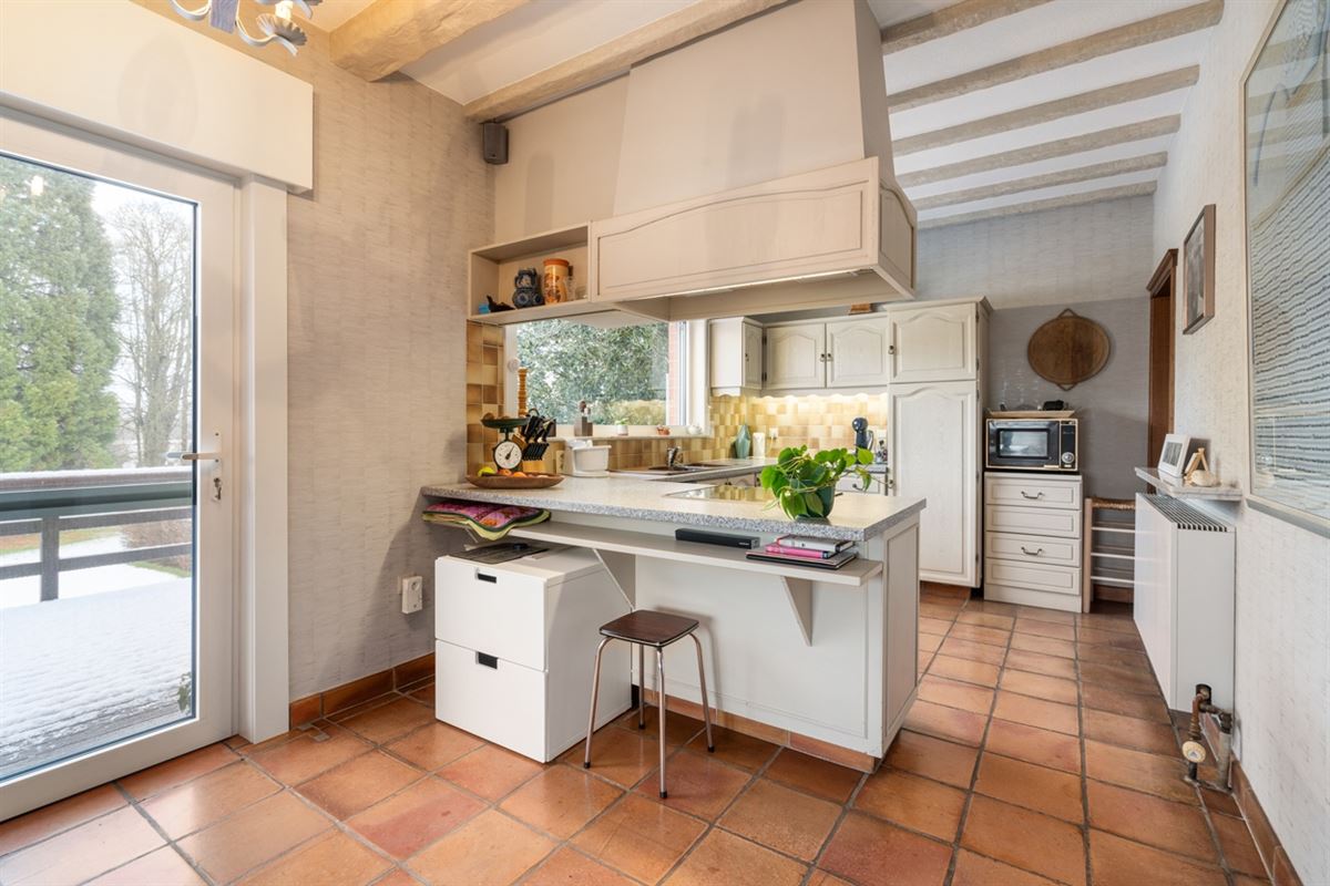 Degelijke ruime VILLA op een  perceel grond van 3.214m²