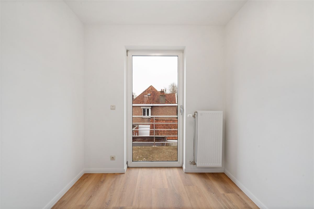 Instapklaar APPARTEMENT met 2 slaapkamers en autostaanplaats