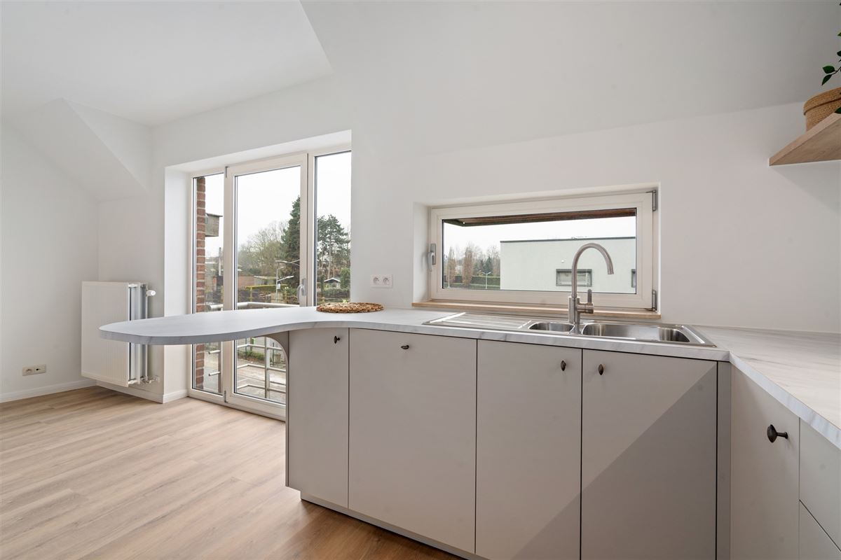 Instapklaar APPARTEMENT met 2 slaapkamers en autostaanplaats