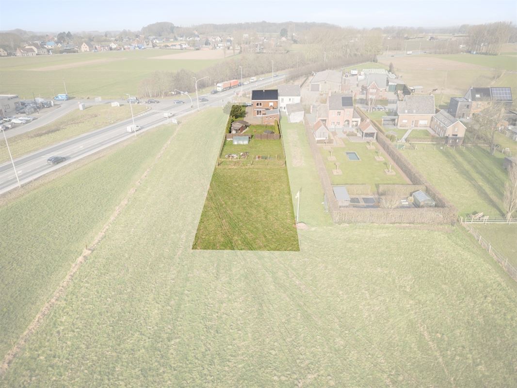 Te renoveren HALFOPEN BEBOUWING op perceel van 1.851m²