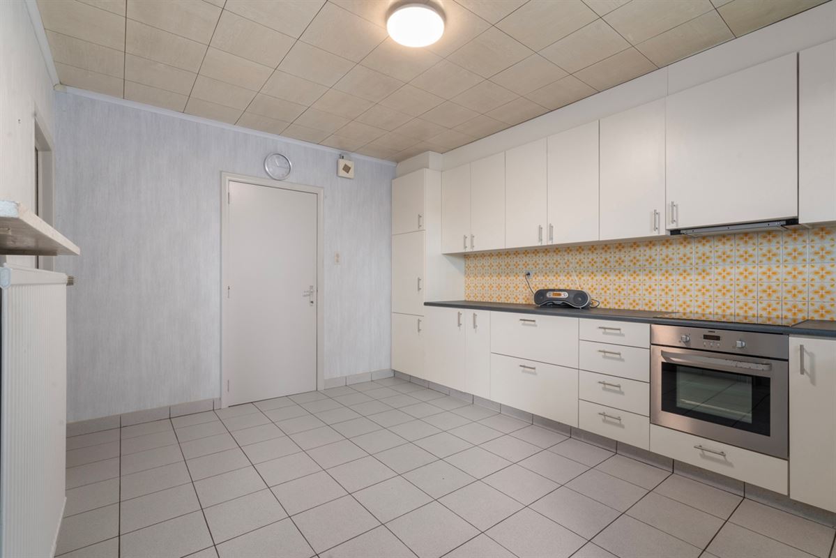 Te renoveren HALFOPEN BEBOUWING op perceel van 1.851m²