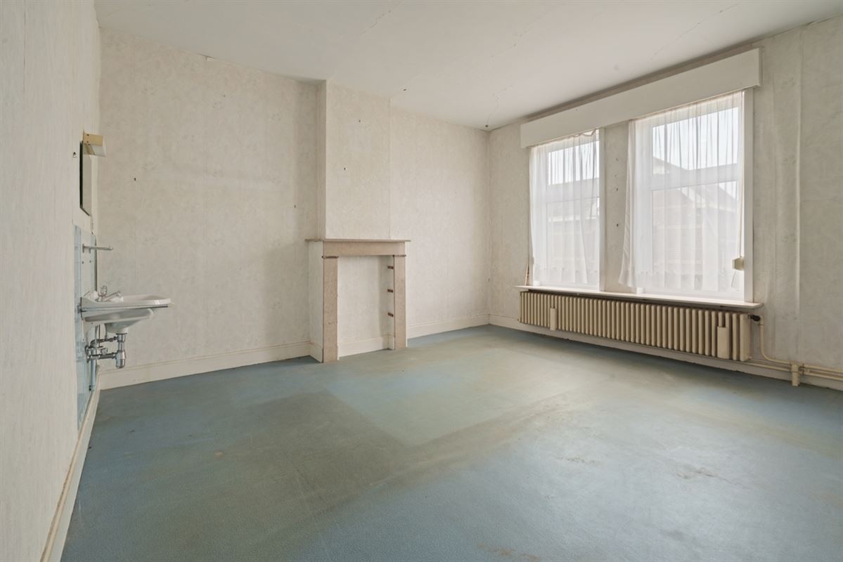 Karaktervolle te renoveren WONING (GB) met aanpalend perceel BOUWGROND