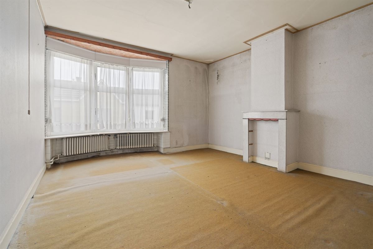 Karaktervolle te renoveren WONING (GB) met aanpalend perceel BOUWGROND